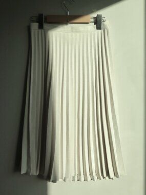 Vintage Faction Cream Pleated Midi Skirt Made in Canada | Minimalist